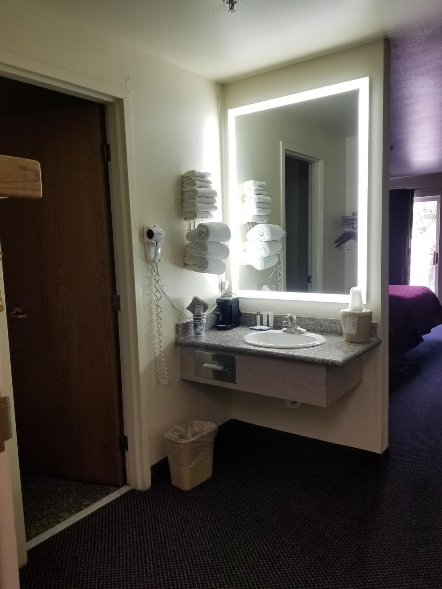 Cedars Inn Wenatchee Ngoại thất bức ảnh