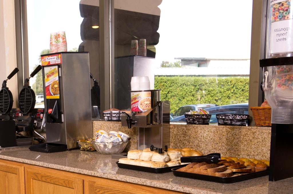 Cedars Inn Wenatchee Ngoại thất bức ảnh