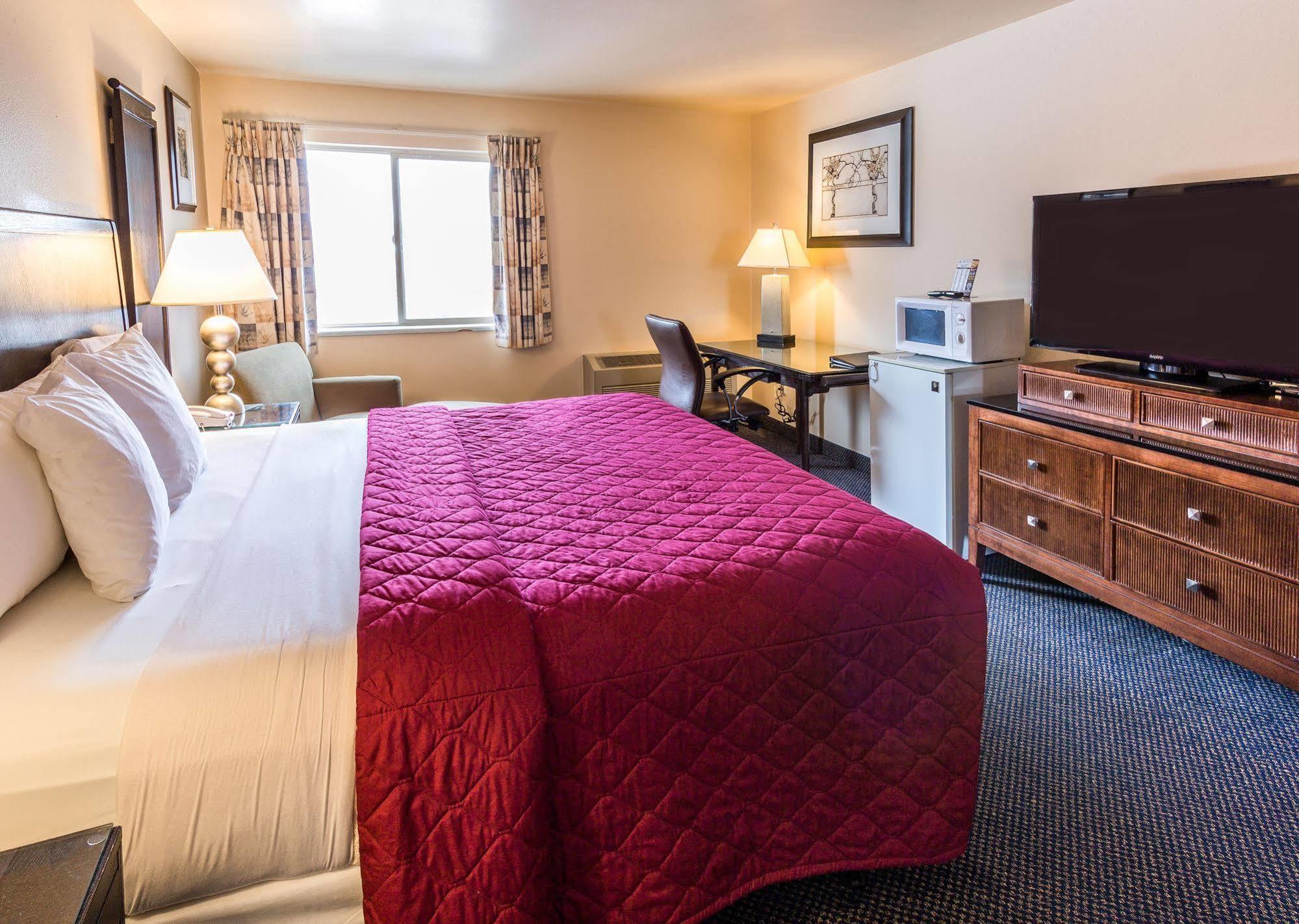Cedars Inn Wenatchee Ngoại thất bức ảnh